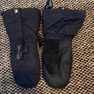 Marmot Black Insulated Mittens for small kids XS about 3 a 5 years old, like new